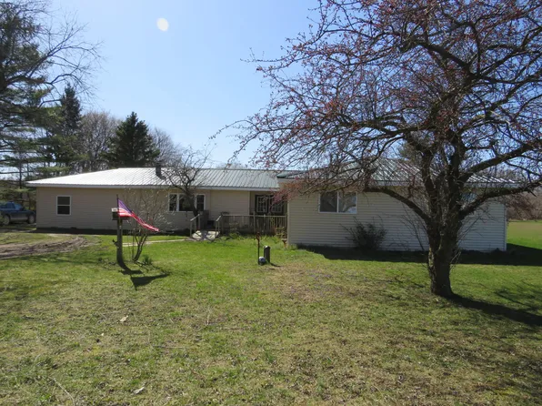 8454 S Alger Rd, Perrinton, MI 48871