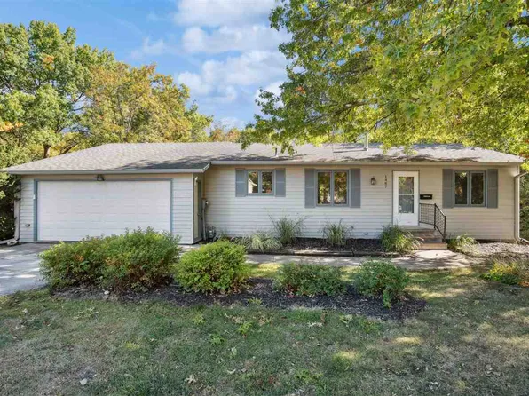 1487 Valley View Dr, Coralville, IA 52241