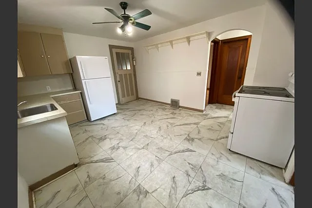 185 John St #2 — Photo 2
