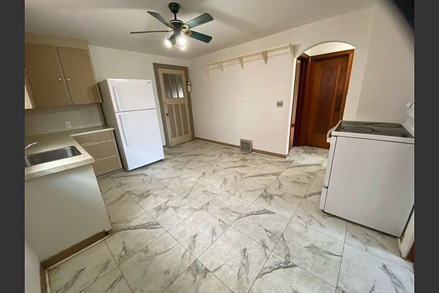 2nd image of 185 John St #2