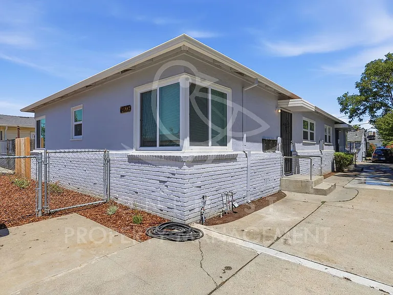4617 13th Ave — Photo 3