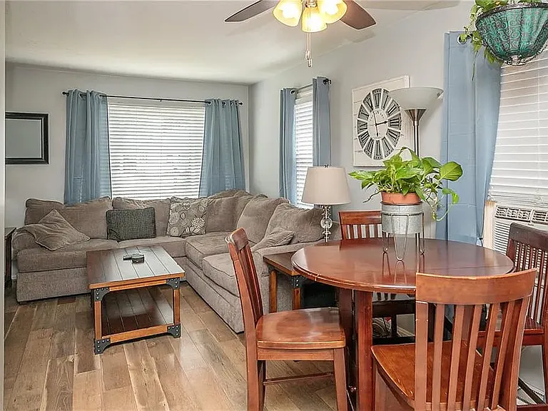 1008 Dartmoor Ave — Photo 4