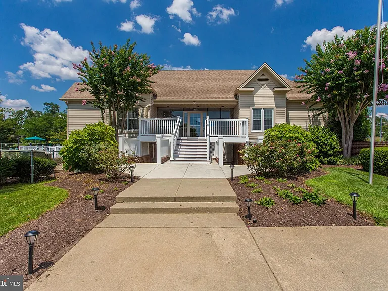 6901 Victoria Dr #I — Photo 34