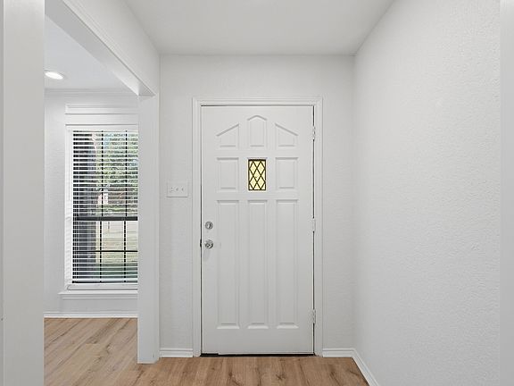 3rd image of 409 W Jefferson St