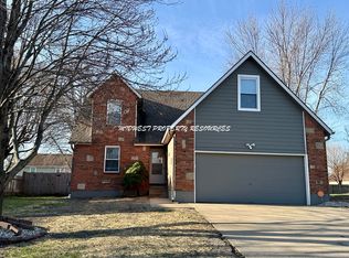 721 SE 10th Ter, Lees Summit, MO 64081