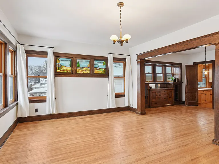 1808 Taylor St NE — Photo 4