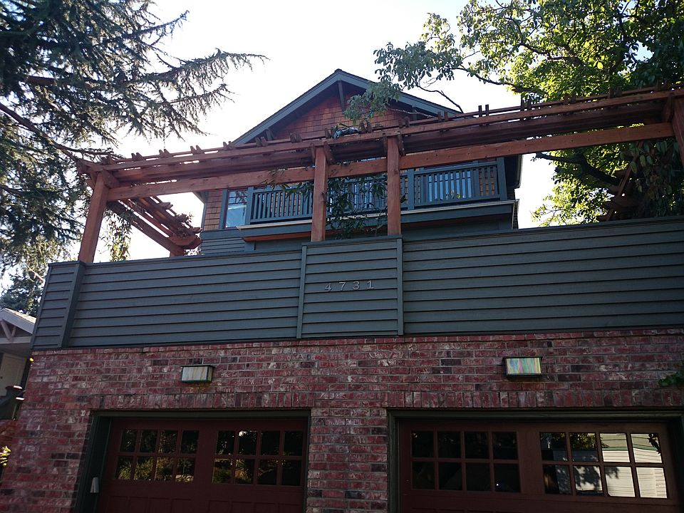2nd image of 4731 Thackeray Pl NE
