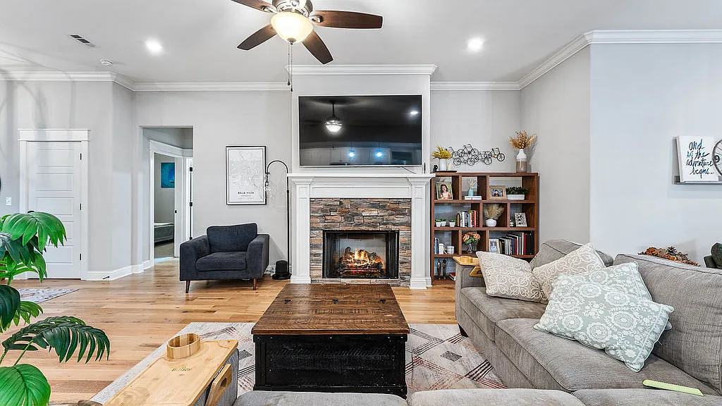 5 bed, 2350 sqft, $3,500 — Photo 3