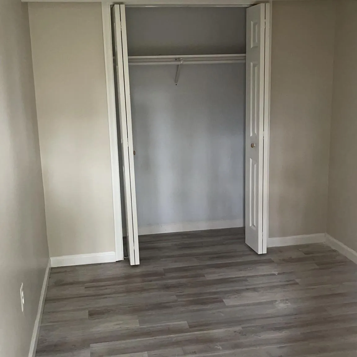 1221 Crockett Ln — Photo 3