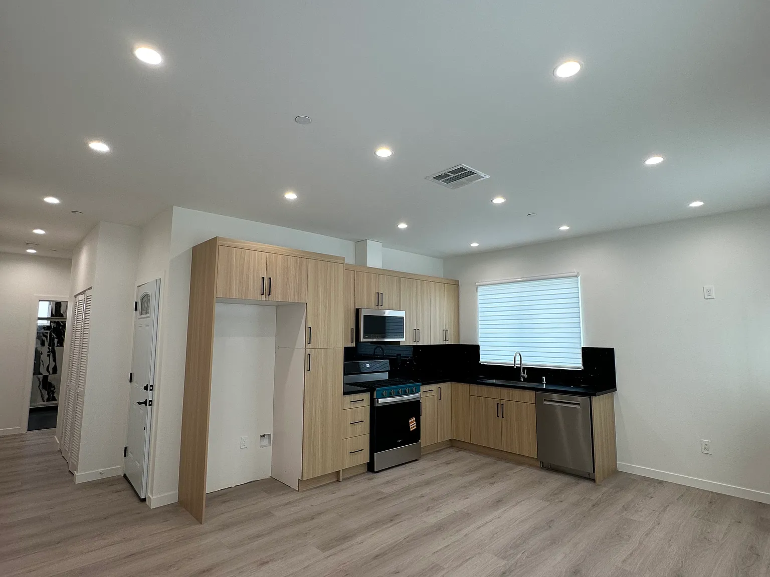 2 bed, $2,800 — Photo 3