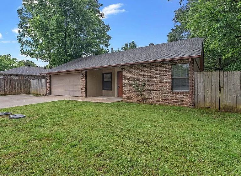 2689 W Mount Comfort Rd — Photo 2