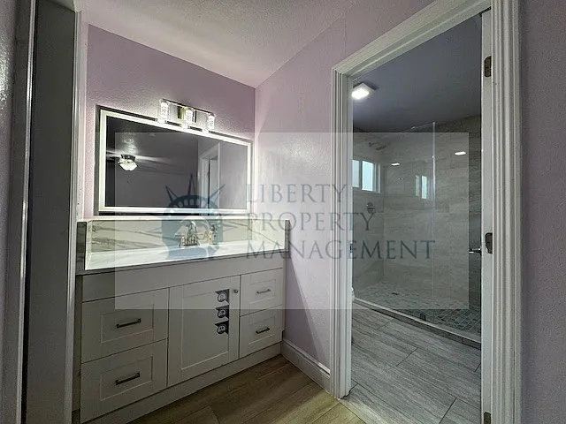 10757 N Armstrong Ave — Photo 13