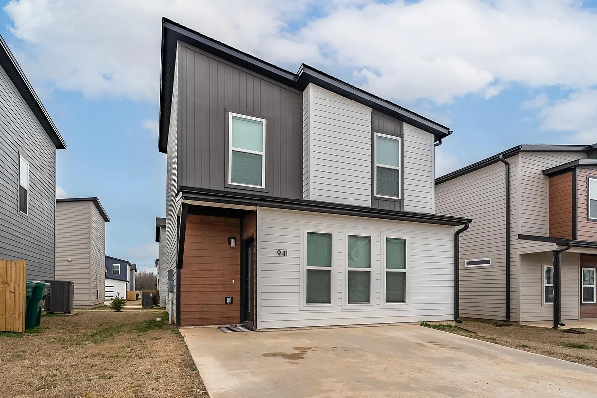 Building Photo - 941 Boardwalk Ave