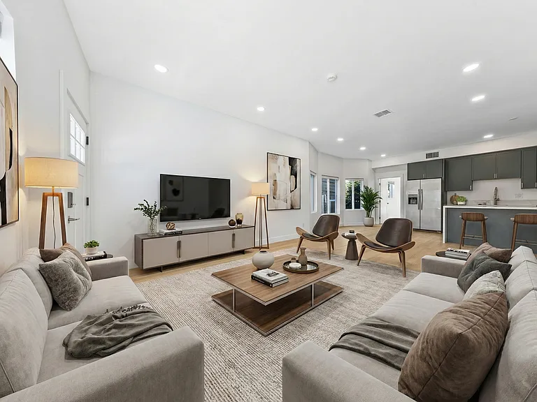 811 Waterloo St #813 — Photo 1