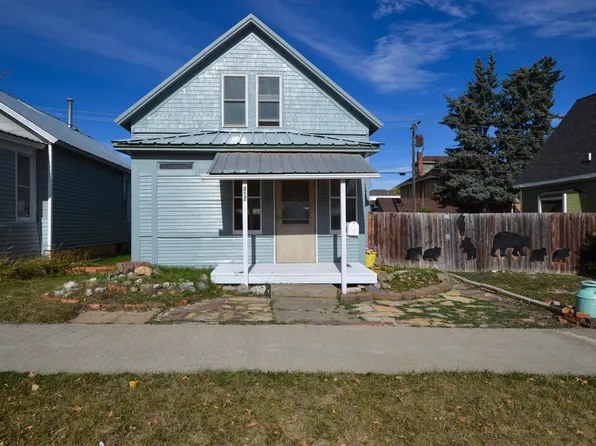812 W Janeaux St, Lewistown, MT 59457
