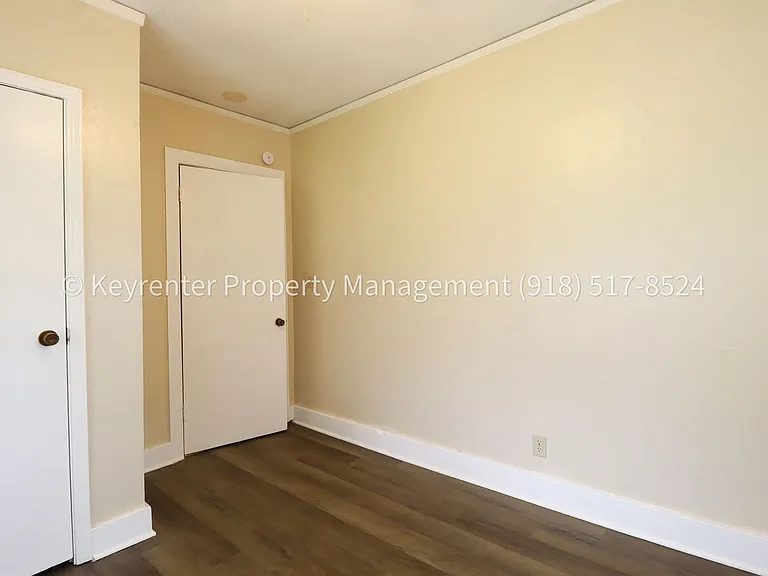 1928 N Columbia Pl — Photo 12
