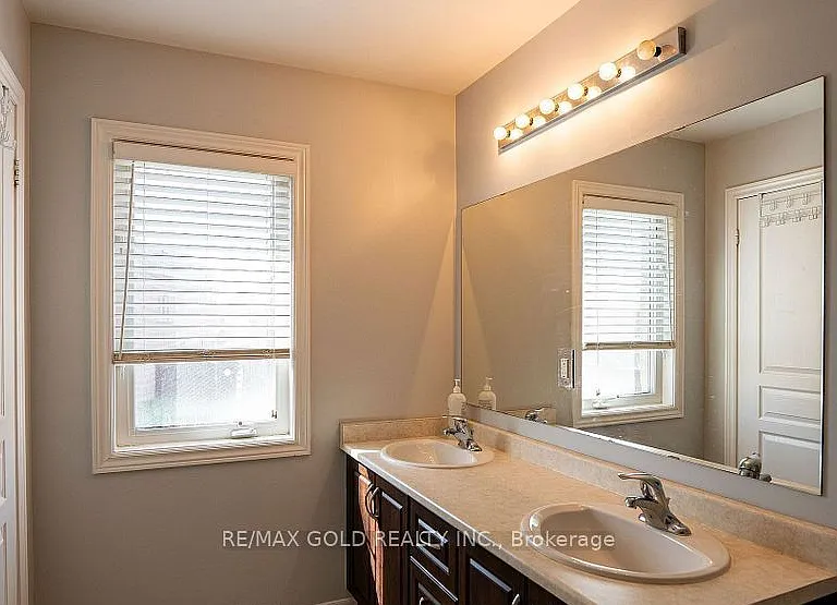 11 Vanderpool Cres #1 — Photo 13