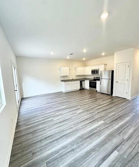 502 Robson Dr — Photo 3