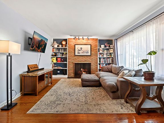 4th image of 2432 N 79th Ave