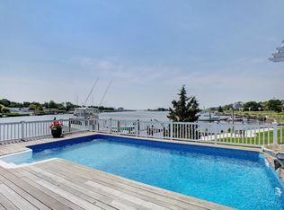 121 Lake Ave, Center Moriches, NY 11934