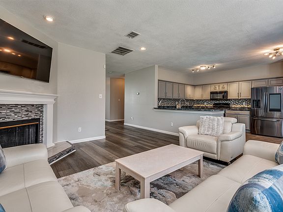 4th image of 817 Pryor Dr