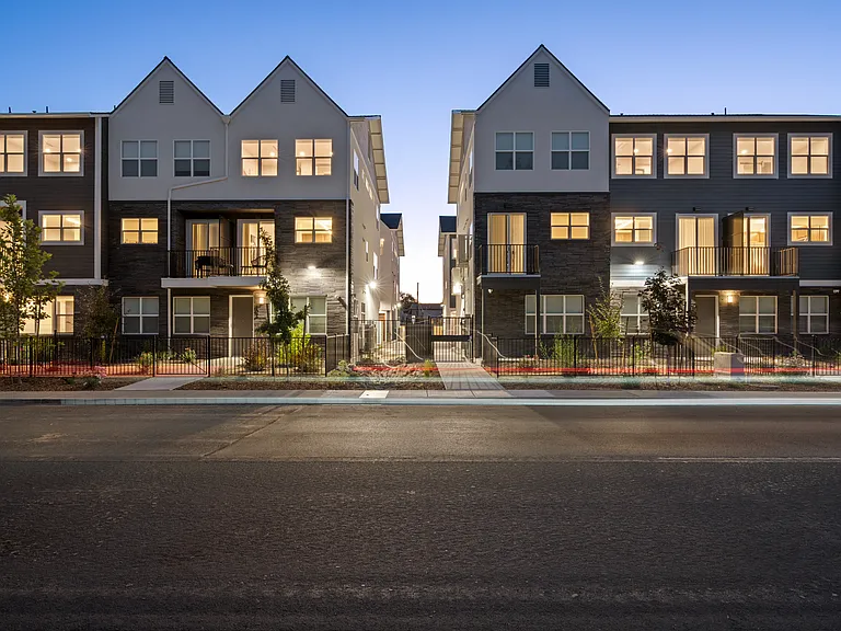 Grand Canyon Mews — Photo 6