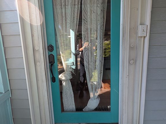4th image of 20 Everett St
