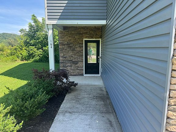 3rd image of 164 Harbour Pointe Ln