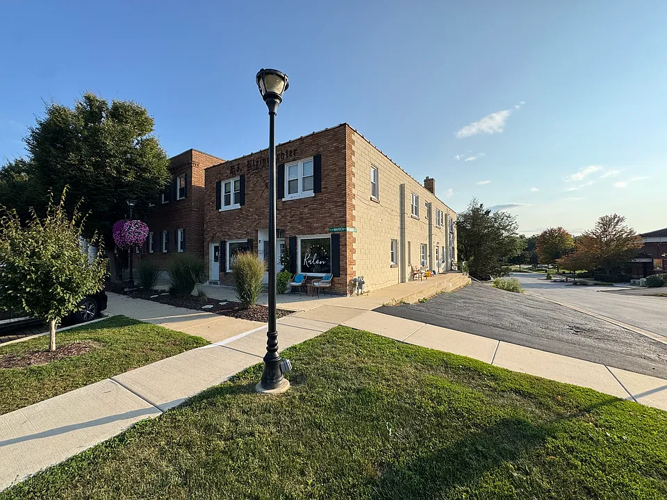 3S230 Warren Ave #4