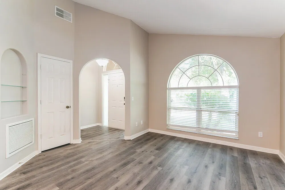 3 bed, 2.0 bath, 1810 sqft, $2,685 — Photo 3
