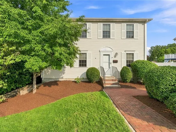 25 Plaza St, Cranston, RI 02920