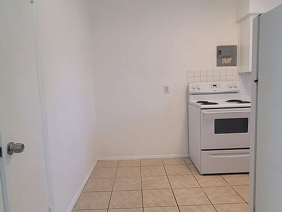 5th image of 2601 SW 22nd Ave #9