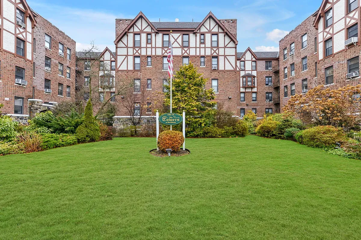 160-15 Powells Cove Blvd APT C7 photo 1