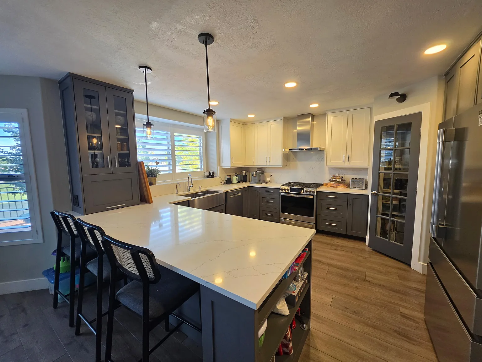 5 bed, 3900 sqft, $3,995 — Photo 2