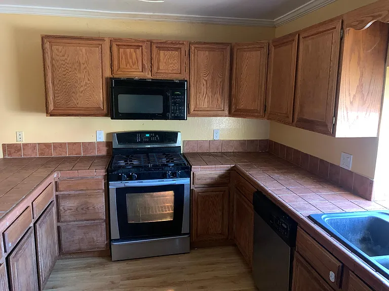 126 Lurene Dr — Photo 9