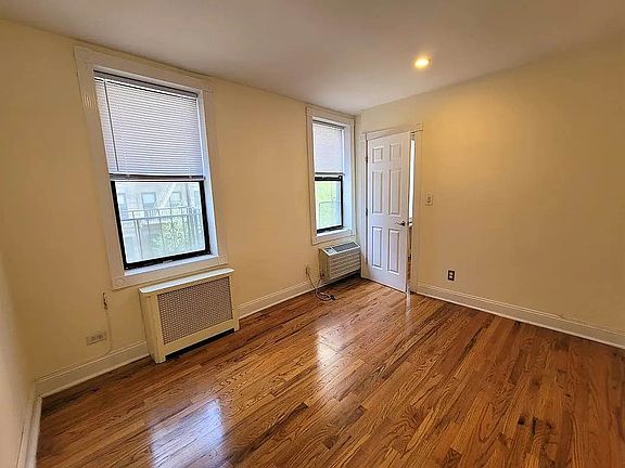5th image of 135 E 17th St #7X
