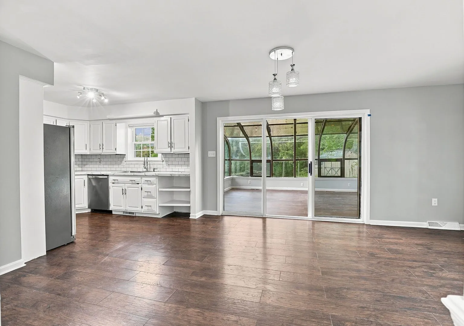 4 Bed 2.5 Bath — Photo 2