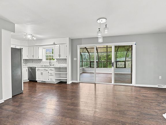 2nd image of 725 Kayo Ave