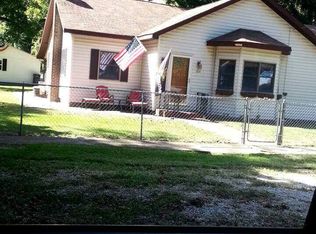 103 S Howard Ave, Brocton, IL 61917