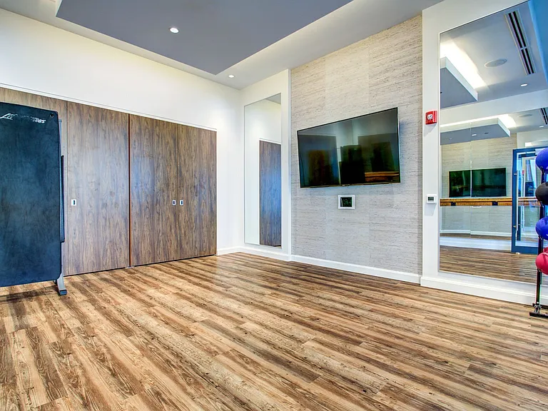 Elevate Lincoln Park — Photo 14