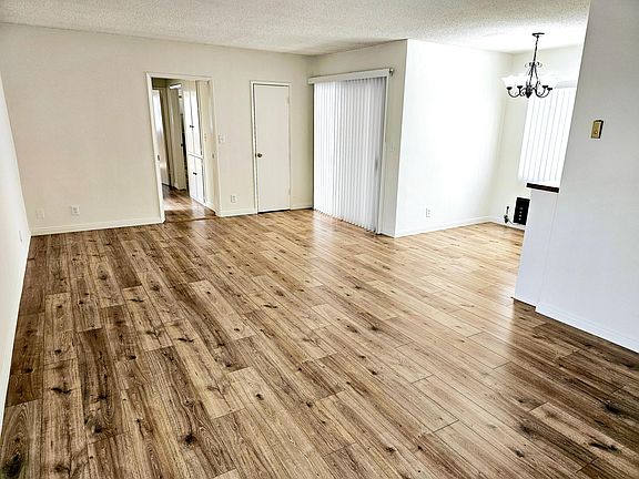 4th image of 1830 Greenfield Ave APT 15