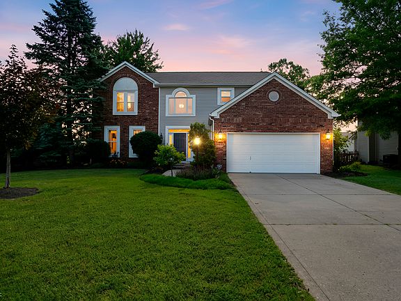 2nd image of 10827 Lexington Dr