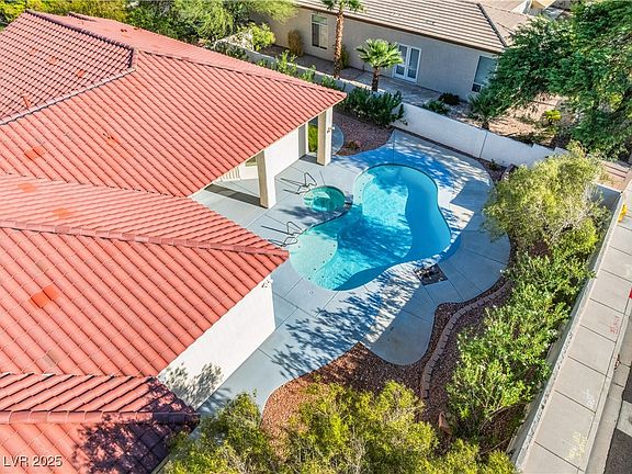 4th image of 2213 Paseo Ct