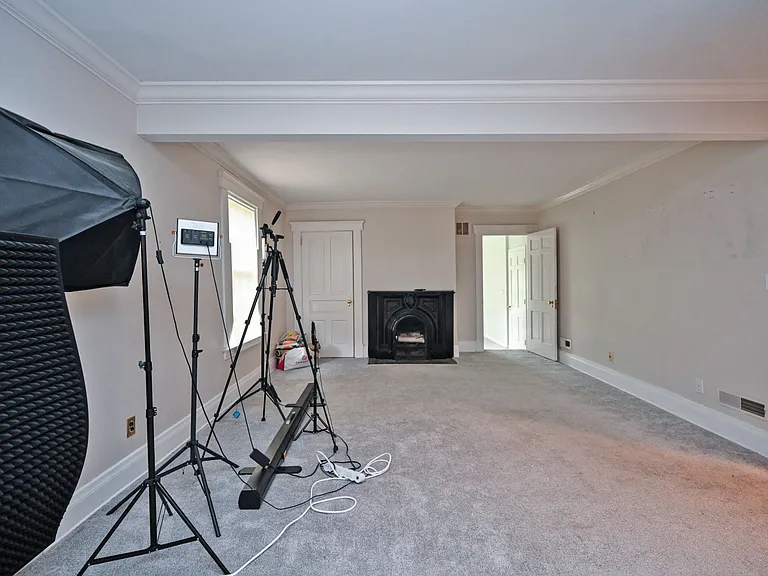 6900 Drake Rd — Photo 29