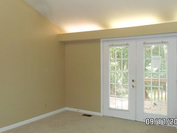 5389 Barber Mill_Living Room