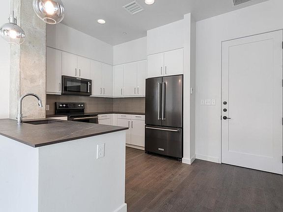 4th image of 1501 E 4th St Ste 308