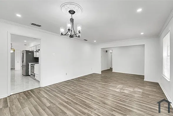 7027 Hunnicut Rd — Photo 10