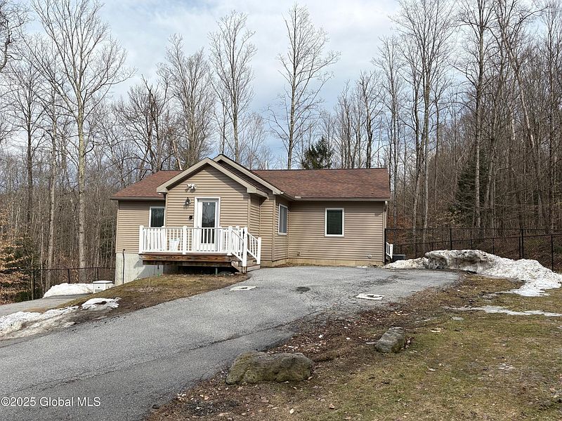 2nd image of 5306 Crooked Street