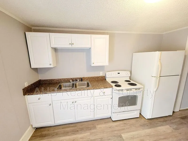 2 bed, 1.0 bath, $875 — Photo 3