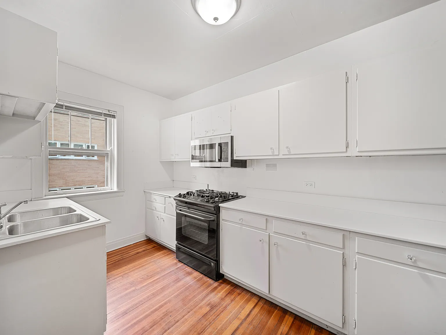 721 Foster St — Photo 2
